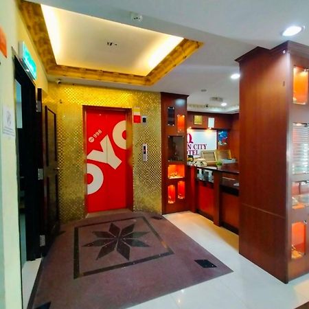 Oyo998皇后城酒店 乔治敦 外观 照片