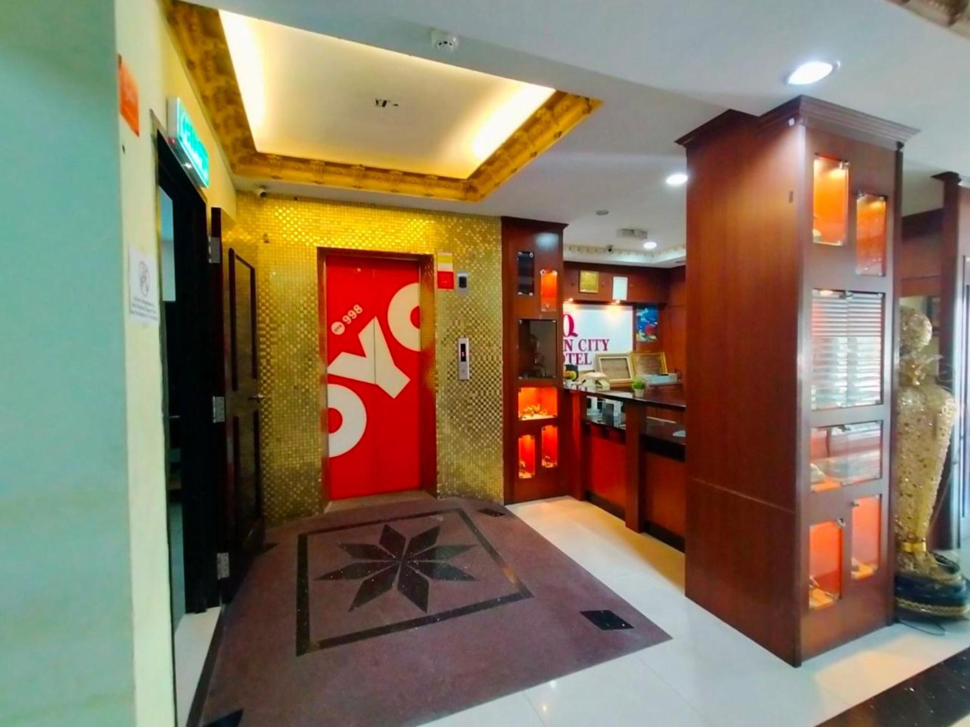 Oyo998皇后城酒店 乔治敦 外观 照片