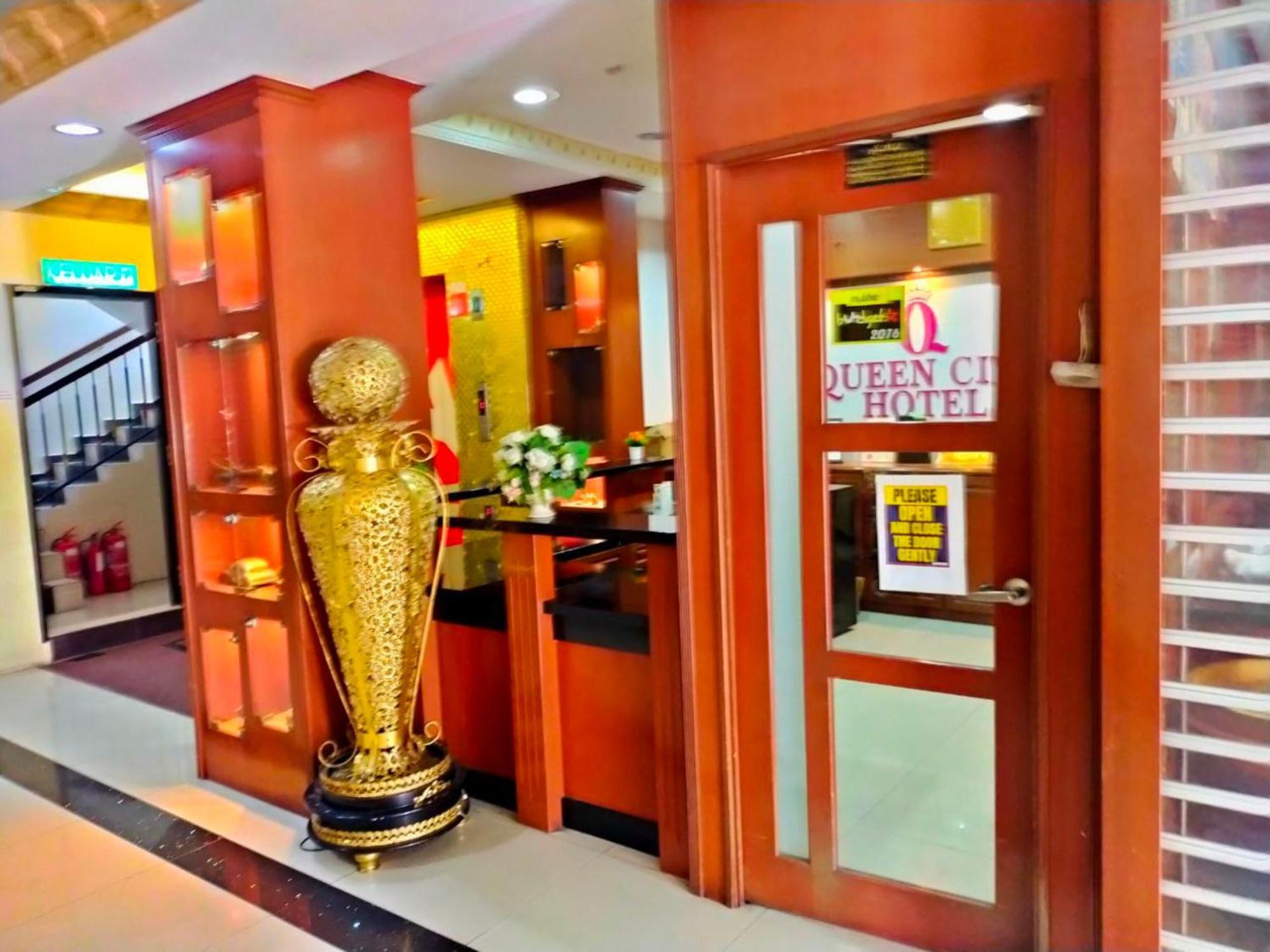 Oyo998皇后城酒店 乔治敦 外观 照片